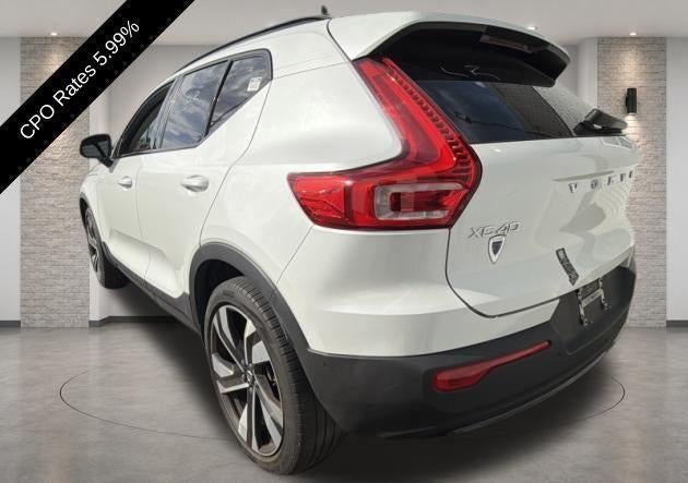 2024 Volvo XC40 B5 AWD Ultimate Dark Theme