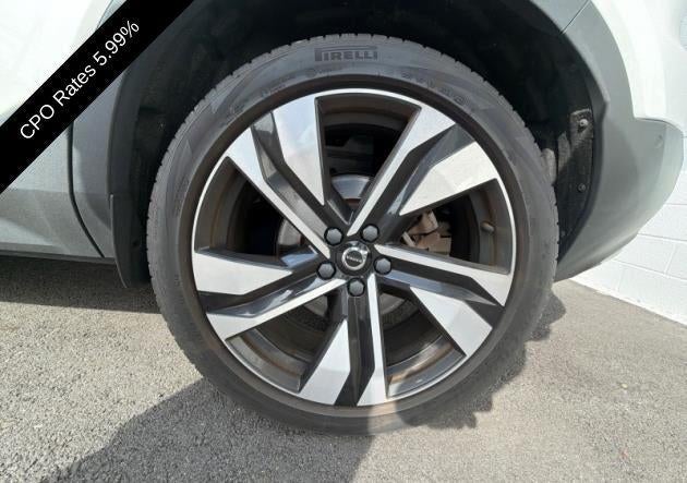 2024 Volvo XC40 B5 AWD Ultimate Dark Theme