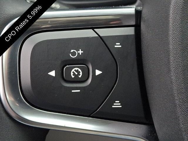 2024 Volvo XC40 B5 AWD Ultimate Dark Theme