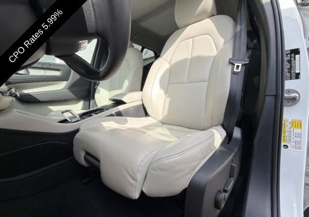 2024 Volvo XC40 B5 AWD Ultimate Dark Theme