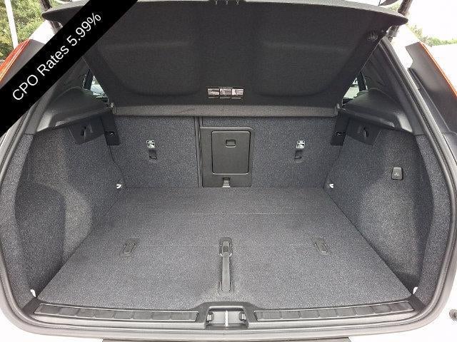 2024 Volvo XC40 B5 AWD Ultimate Dark Theme