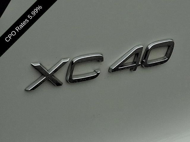 2024 Volvo XC40 B5 AWD Ultimate Dark Theme