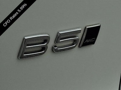2024 Volvo XC40 B5 AWD Ultimate Dark Theme