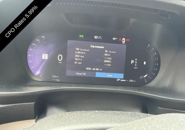 2024 Volvo XC40 B5 AWD Ultimate Dark Theme