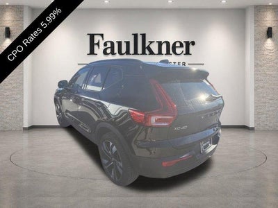 2025 Volvo XC40 B5 AWD Ultra Dark Theme