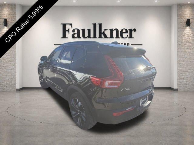 2025 Volvo XC40 B5 AWD Ultra Dark Theme