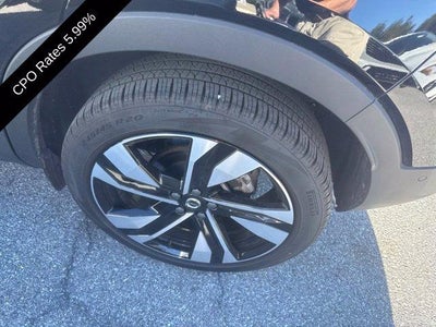 2025 Volvo XC40 B5 AWD Ultra Dark Theme