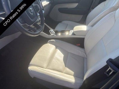 2025 Volvo XC40 B5 AWD Ultra Dark Theme