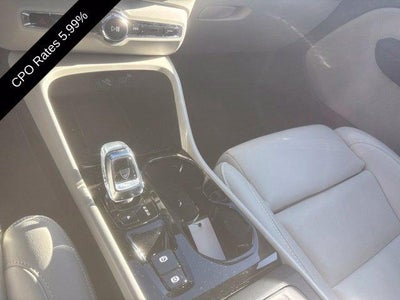 2025 Volvo XC40 B5 AWD Ultra Dark Theme