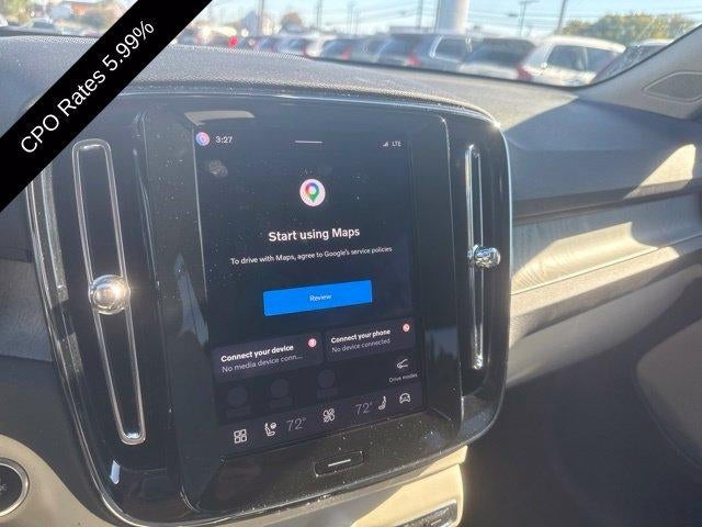 2025 Volvo XC40 B5 AWD Ultra Dark Theme