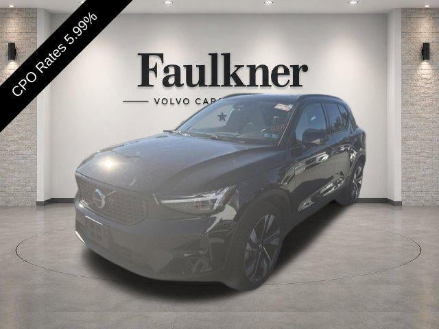 2025 Volvo XC40 B5 AWD Ultra Dark Theme