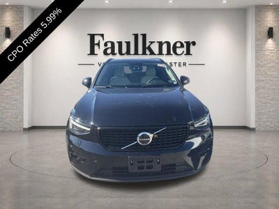 2025 Volvo XC40 B5 AWD Ultra Dark Theme
