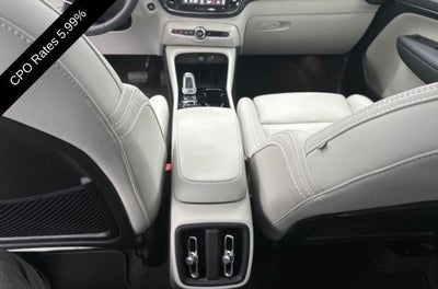 2025 Volvo XC40 B5 AWD Ultra Dark Theme