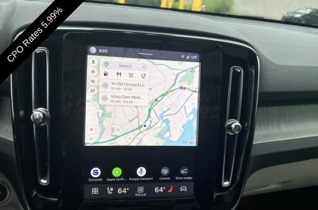 2025 Volvo XC40 B5 AWD Ultra Dark Theme
