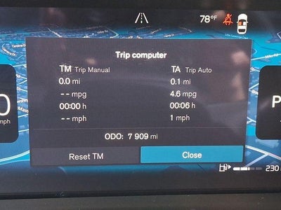 2025 Volvo XC40 B5 AWD Ultra Dark Theme