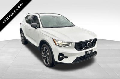 2025 Volvo XC40 B5 AWD Ultra Dark Theme