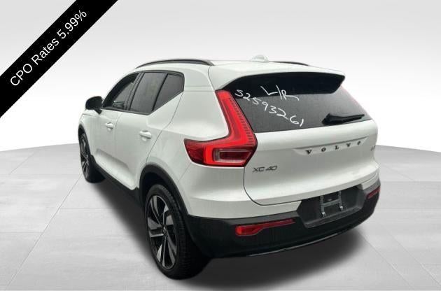 2025 Volvo XC40 B5 AWD Ultra Dark Theme