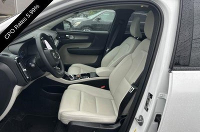 2025 Volvo XC40 B5 AWD Ultra Dark Theme