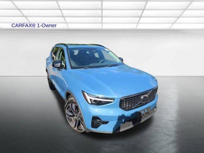 2025 Volvo XC40 B5 AWD Ultra Dark Theme