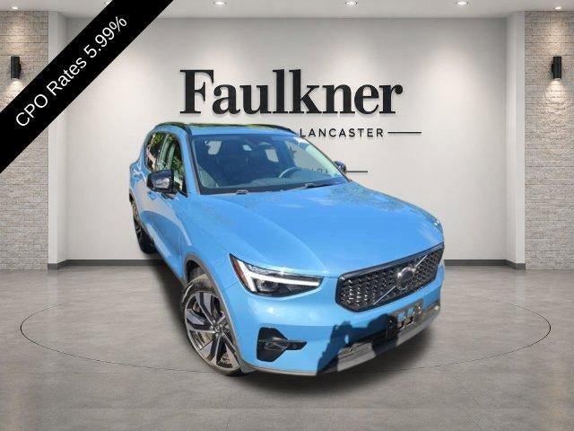 2025 Volvo XC40 B5 AWD Ultra Dark Theme