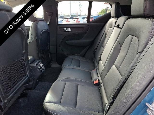 2025 Volvo XC40 B5 AWD Ultra Dark Theme