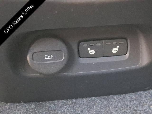 2025 Volvo XC40 B5 AWD Ultra Dark Theme