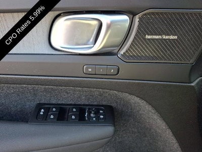 2025 Volvo XC40 B5 AWD Ultra Dark Theme
