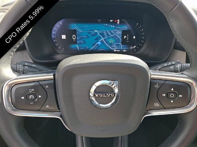 2025 Volvo XC40 B5 AWD Ultra Dark Theme