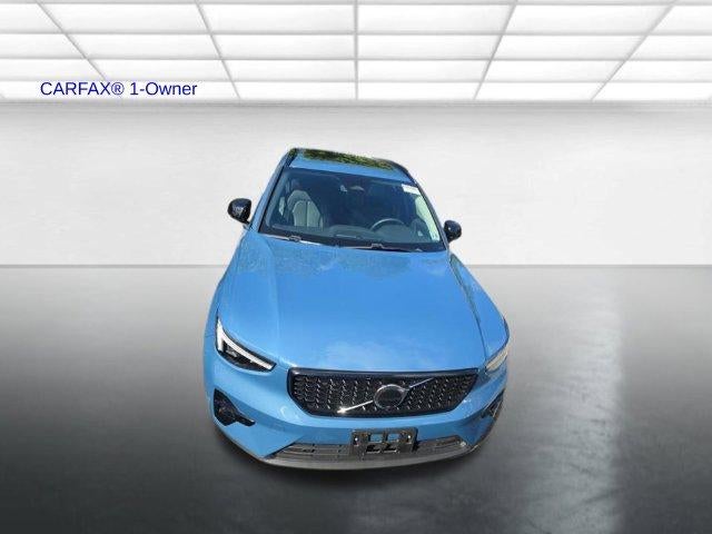 2025 Volvo XC40 B5 AWD Ultra Dark Theme