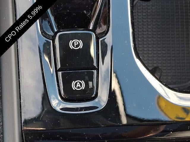 2025 Volvo XC40 B5 AWD Ultra Dark Theme