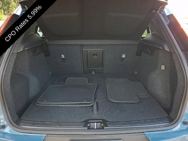 2025 Volvo XC40 B5 AWD Ultra Dark Theme