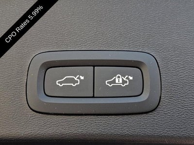 2025 Volvo XC40 B5 AWD Ultra Dark Theme