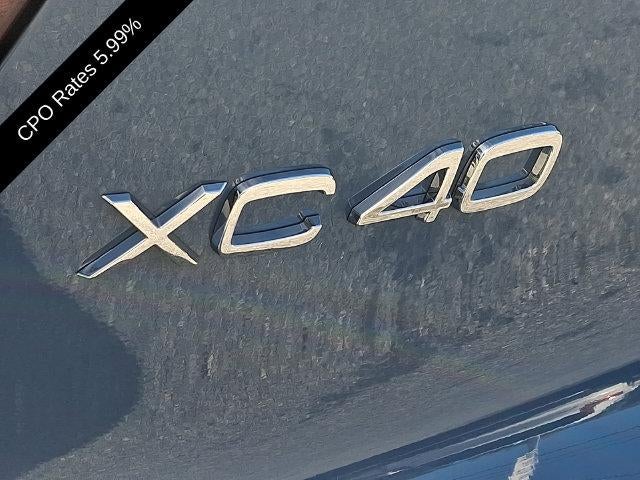 2025 Volvo XC40 B5 AWD Ultra Dark Theme