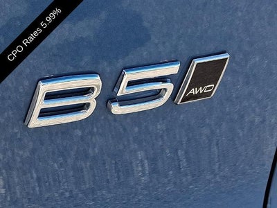 2025 Volvo XC40 B5 AWD Ultra Dark Theme