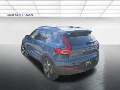 2025 Volvo XC40 B5 AWD Ultra Dark Theme