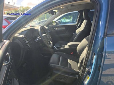 2025 Volvo XC40 B5 AWD Ultra Dark Theme