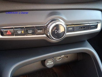 2023 Volvo XC40 B5 AWD Plus Bright Theme