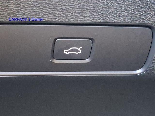 2023 Volvo XC40 B5 AWD Plus Bright Theme