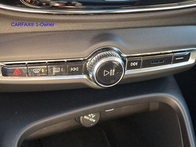 2023 Volvo XC40 B5 AWD Plus Bright Theme