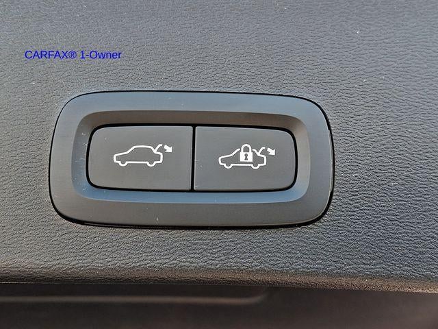 2023 Volvo XC40 B5 AWD Plus Bright Theme