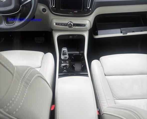 2023 Volvo XC40 B5 AWD Plus Bright Theme