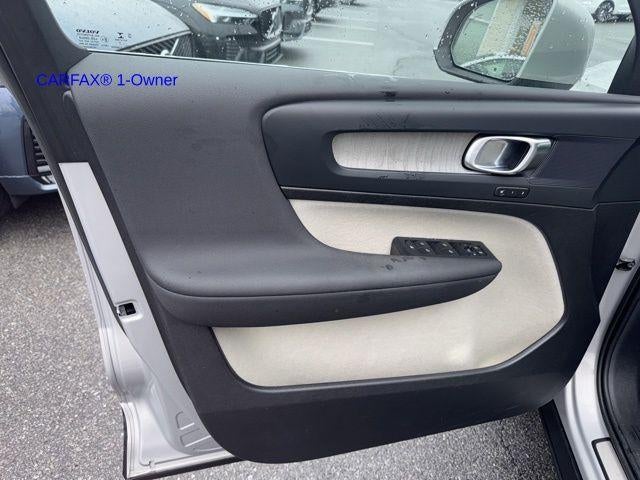 2023 Volvo XC40 B5 AWD Plus Bright Theme