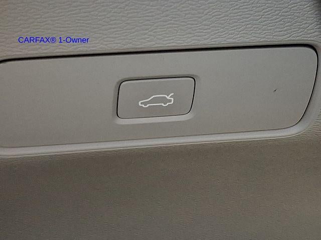 2023 Volvo XC40 B5 AWD Plus Bright Theme