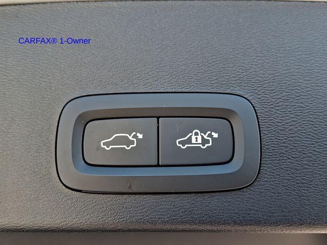 2023 Volvo XC40 B5 AWD Plus Bright Theme