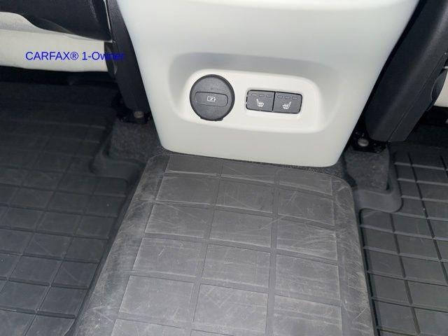 2023 Volvo XC40 B5 AWD Plus Bright Theme