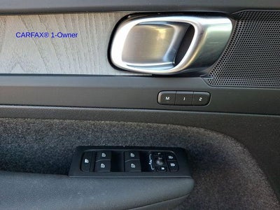 2023 Volvo XC40 B5 AWD Plus Dark Theme