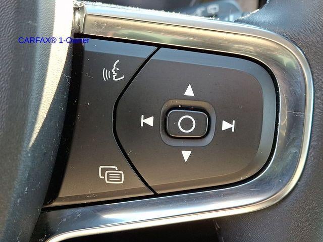 2023 Volvo XC40 B5 AWD Plus Dark Theme