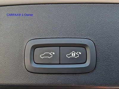 2023 Volvo XC40 B5 AWD Plus Dark Theme