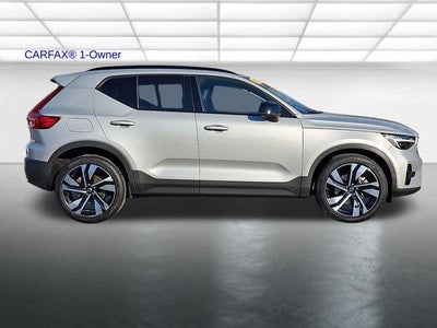 2023 Volvo XC40 B5 AWD Plus Dark Theme