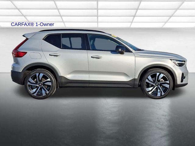 2023 Volvo XC40 B5 AWD Plus Dark Theme